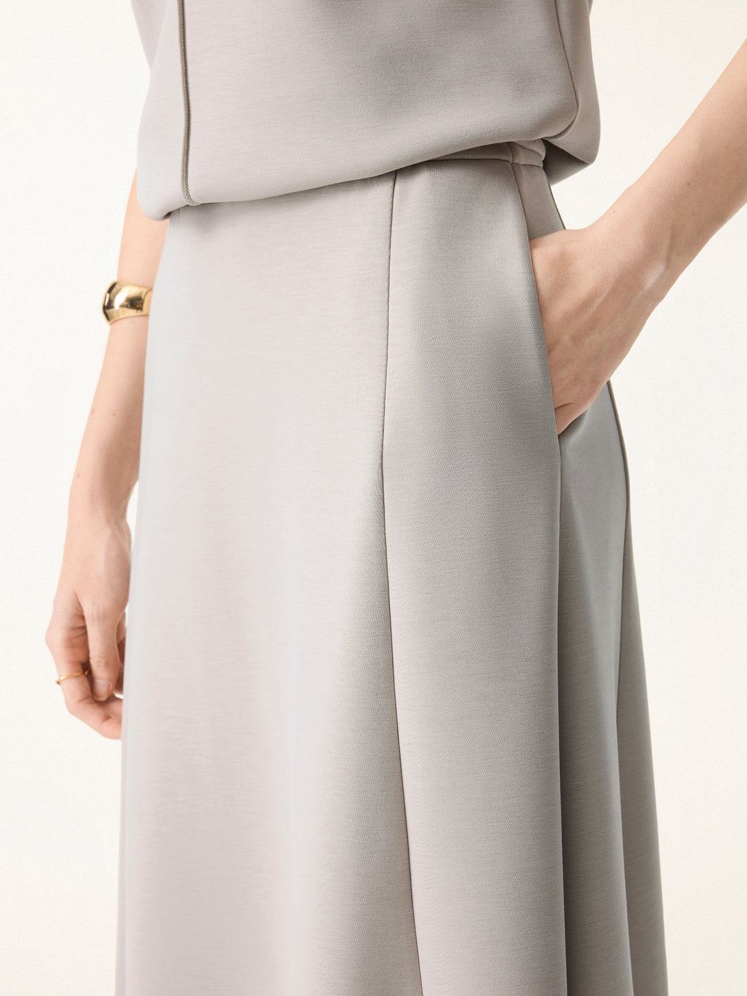 Everyday Mid Rise Flared Midi Skirt with Pockets