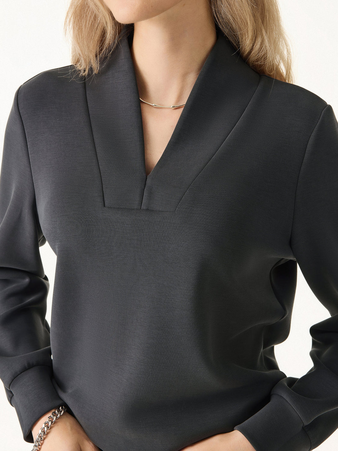Essential V-Neck Long Sleeve Pullover Top