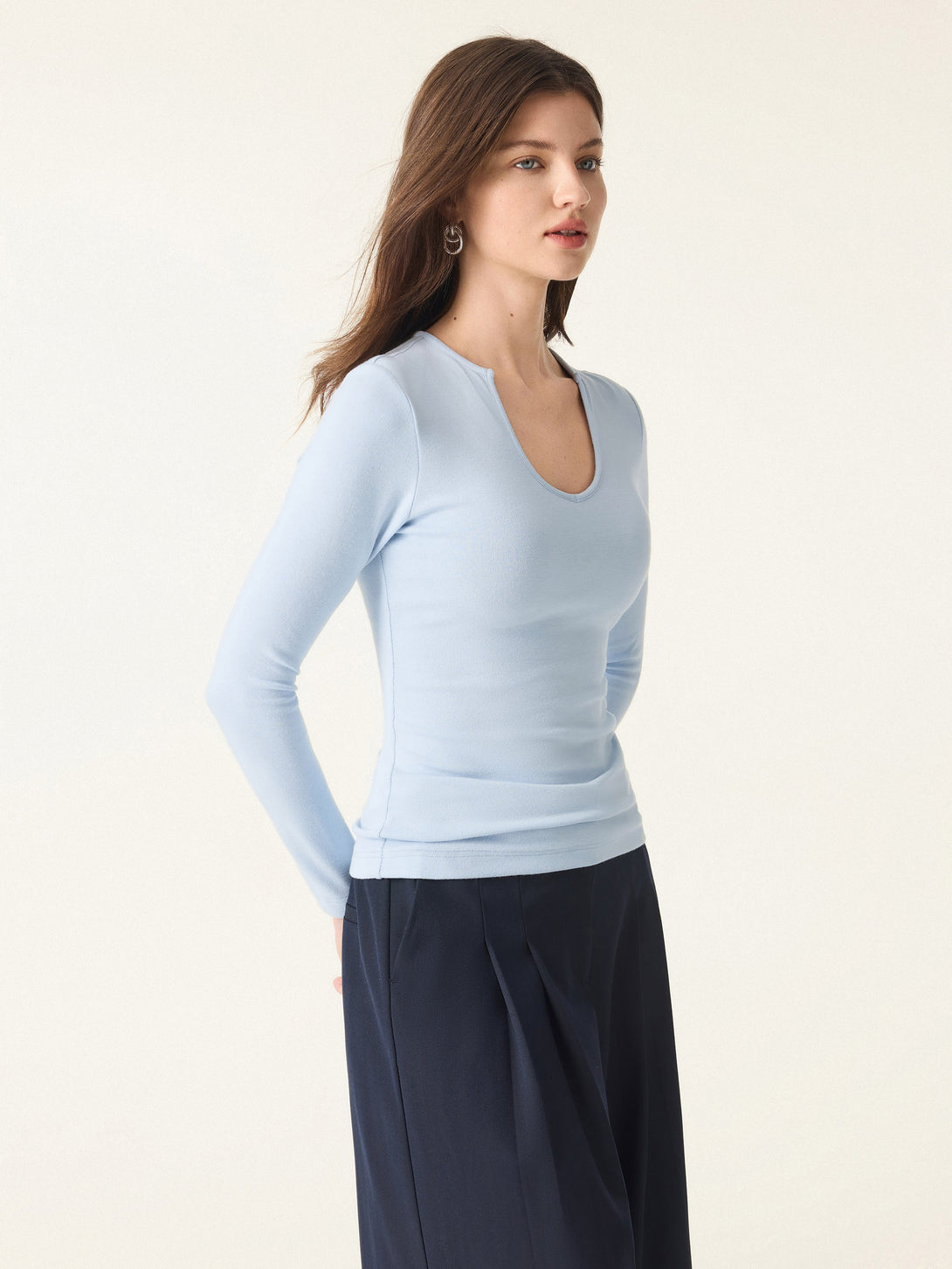 Light Warm Curved V-Neck Long Sleeve Brami Top